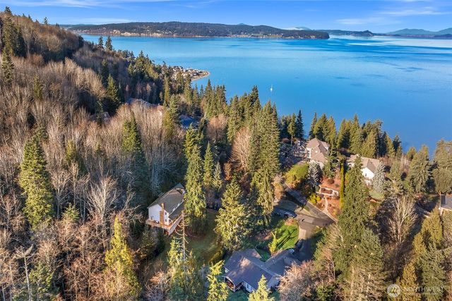 185 Belmont Place, Camano Island, WA 98282