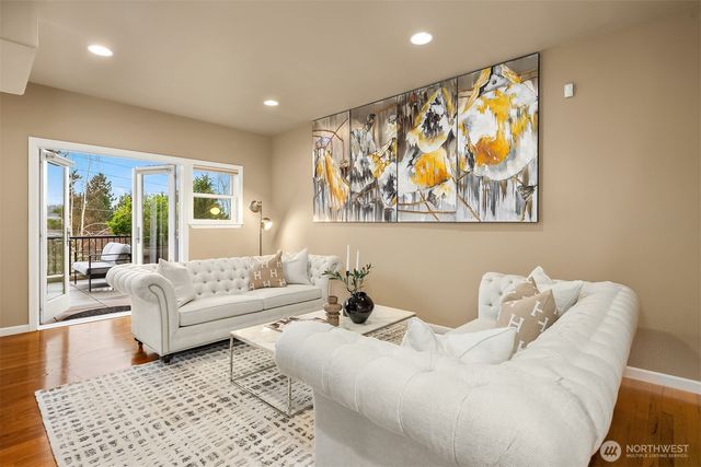 4020 Lake Washington Boulevard SE, Bellevue, WA 98006