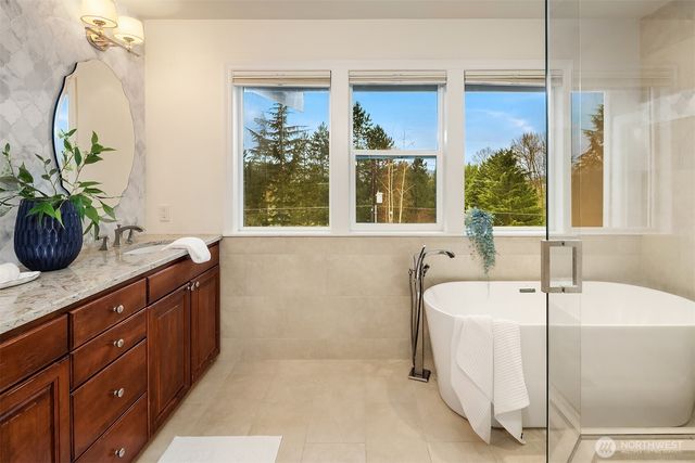 4020 Lake Washington Boulevard SE, Bellevue, WA 98006