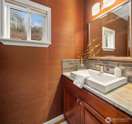 4020 Lake Washington Boulevard SE, Bellevue, WA 98006