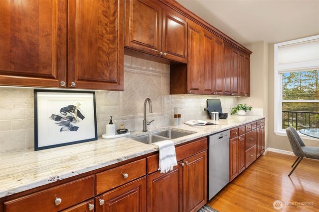 4020 Lake Washington Boulevard SE, Bellevue, WA 98006