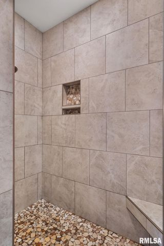 102 E GROVE Road, Long Grove, IA 52756