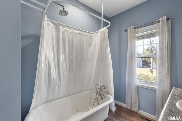 102 E GROVE Road, Long Grove, IA 52756