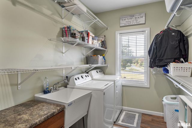 102 E GROVE Road, Long Grove, IA 52756