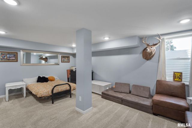 102 E GROVE Road, Long Grove, IA 52756