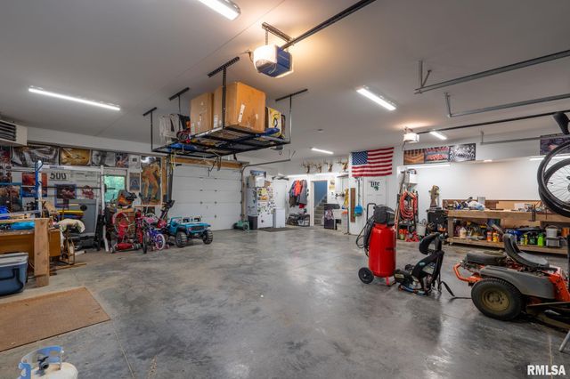 102 E GROVE Road, Long Grove, IA 52756