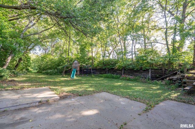 102 E GROVE Road, Long Grove, IA 52756