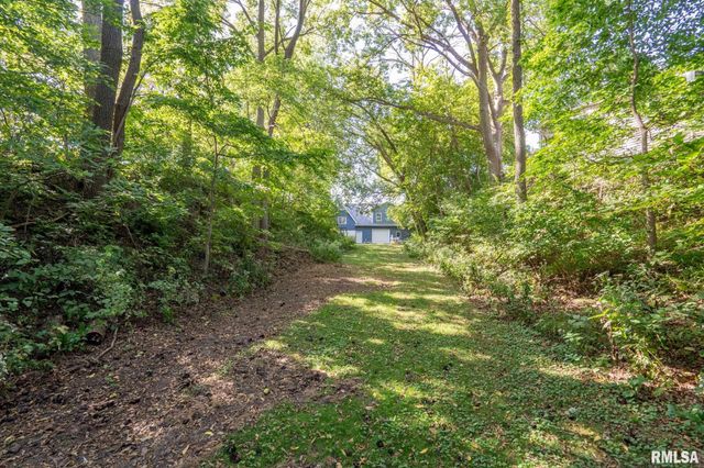 102 E GROVE Road, Long Grove, IA 52756