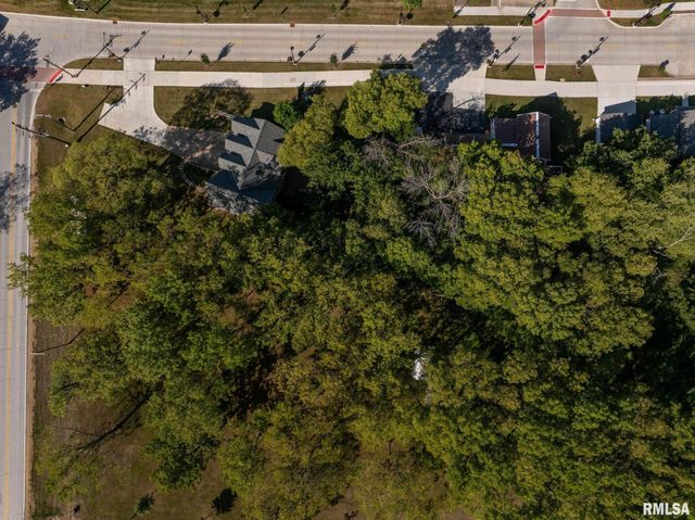 102 E GROVE Road, Long Grove, IA 52756