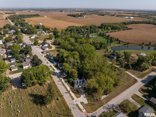 102 E GROVE Road, Long Grove, IA 52756