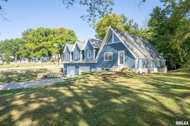 102 E GROVE Road, Long Grove, IA 52756