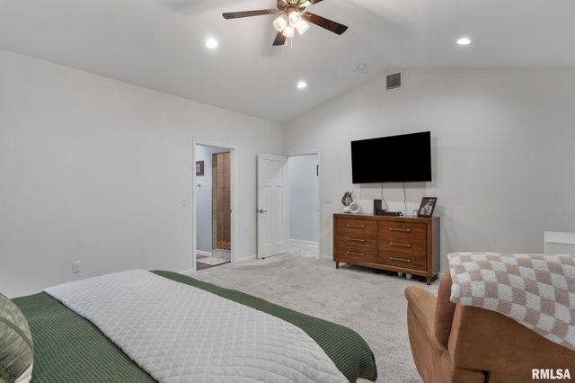 102 E GROVE Road, Long Grove, IA 52756