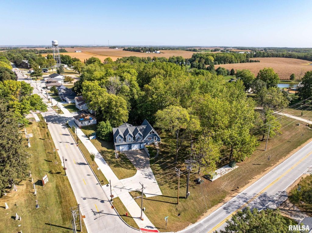 102 E GROVE Road, Long Grove, IA 52756