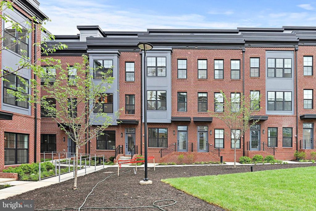 11224 BUNSEN ST, Reston, VA 20190
