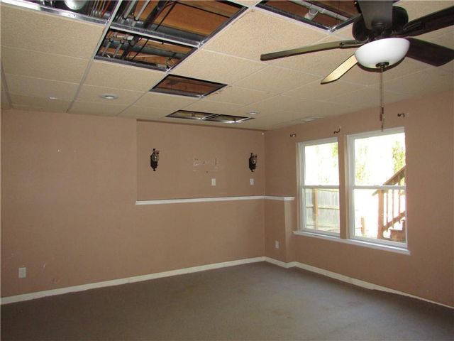 807 Redbud Drive, Paola, KS 66071