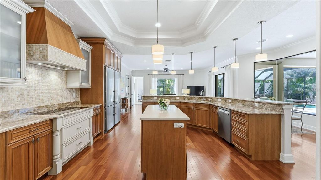 Image 10 of property listing at 2625 COLONY TERRACE, Sarasota, FL 34239