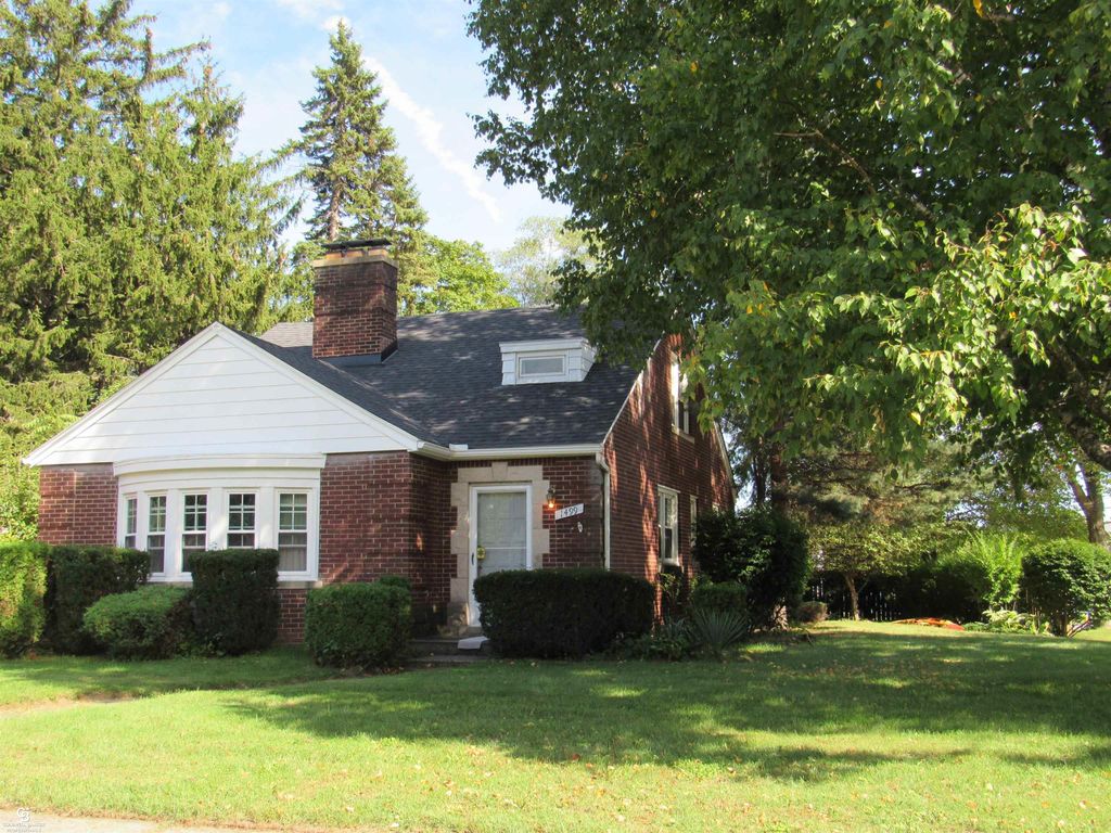 1499 Wellesley Drive, Mount Clemens, MI 48043