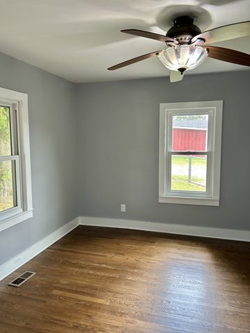 461 Hendrixson Dr, Manchester, TN 37355