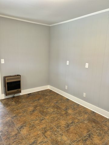 461 Hendrixson Dr, Manchester, TN 37355