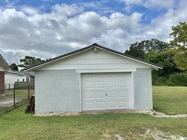 461 Hendrixson Dr, Manchester, TN 37355