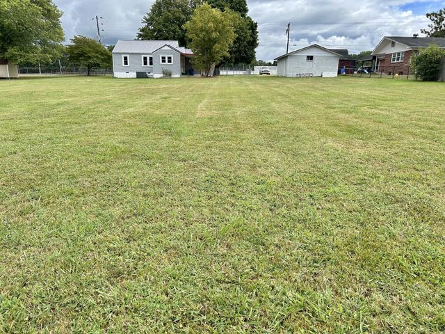 461 Hendrixson Dr, Manchester, TN 37355