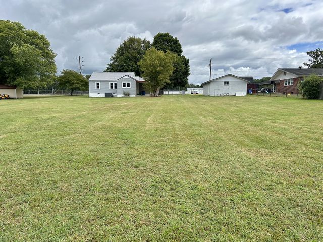 461 Hendrixson Dr, Manchester, TN 37355