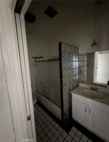 1131 12th 104, Santa Monica, CA 90403