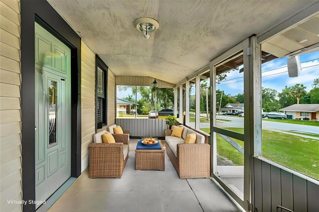 520 DORA AVENUE, Tavares, FL 32778