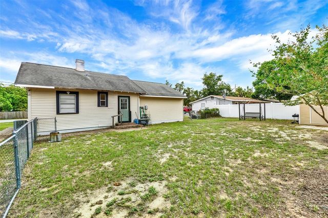 520 DORA AVENUE, Tavares, FL 32778