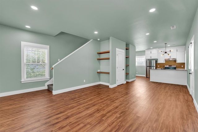 21 W 5th Street 1 & 2, Fayetteville, AR 72701