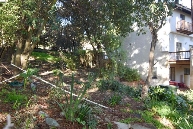 962 Regal Rd, Berkeley, CA 94708