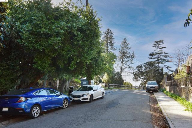 962 Regal Rd, Berkeley, CA 94708
