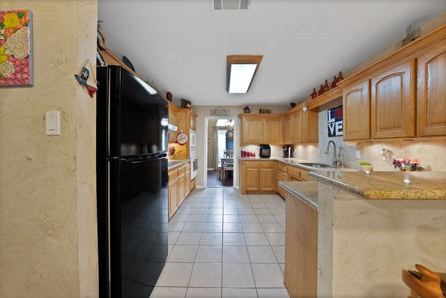 422 Shadowwood Trail, Ovilla, TX 75154