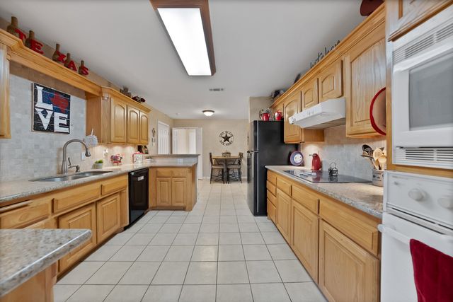 422 Shadowwood Trail, Ovilla, TX 75154