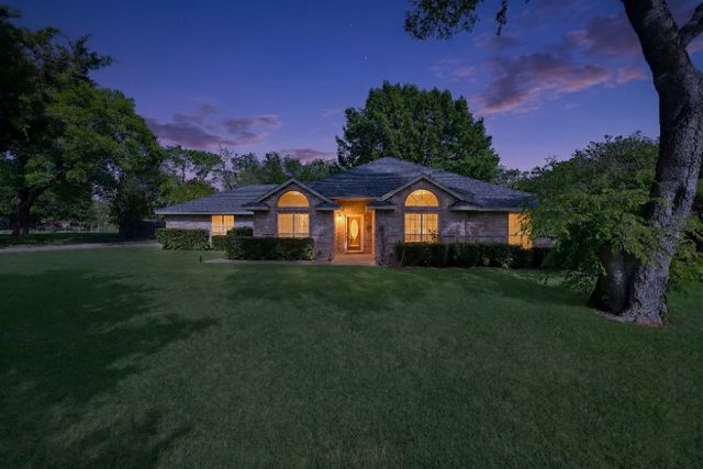 422 Shadowwood Trail, Ovilla, TX 75154
