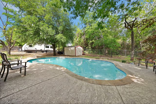 422 Shadowwood Trail, Ovilla, TX 75154