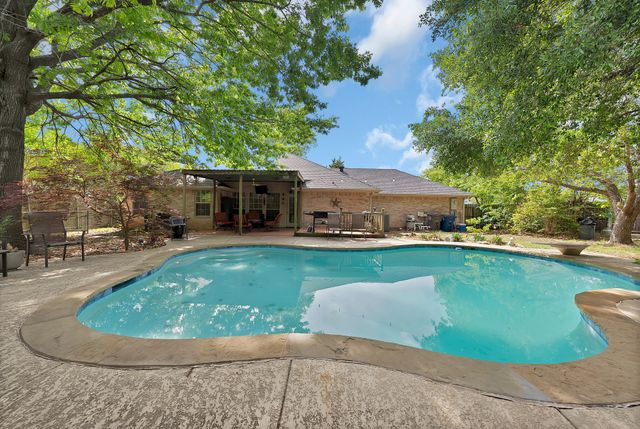 422 Shadowwood Trail, Ovilla, TX 75154