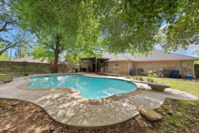 422 Shadowwood Trail, Ovilla, TX 75154