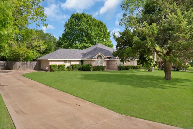 422 Shadowwood Trail, Ovilla, TX 75154