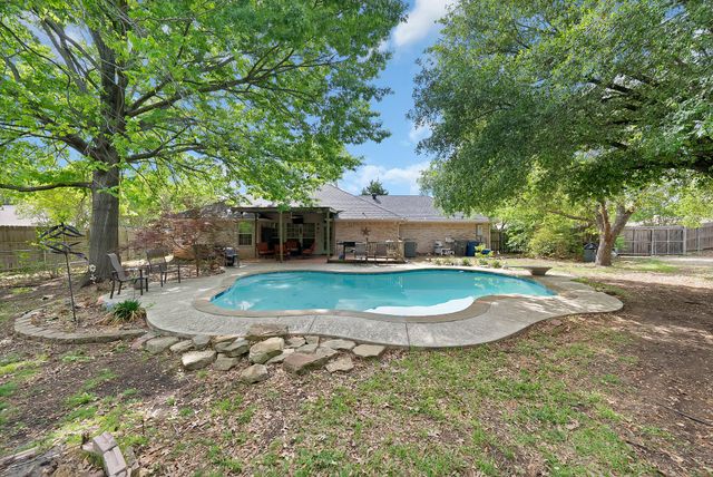 422 Shadowwood Trail, Ovilla, TX 75154