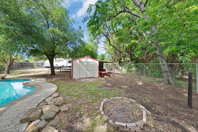 422 Shadowwood Trail, Ovilla, TX 75154