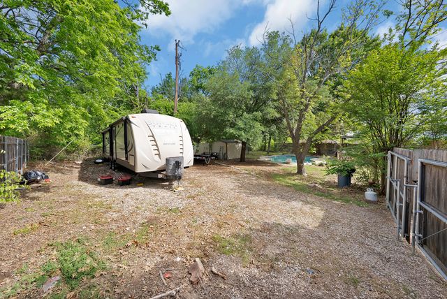 422 Shadowwood Trail, Ovilla, TX 75154