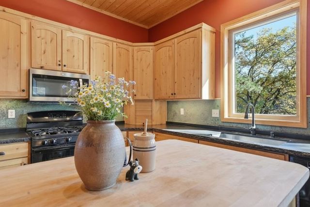 1011 McCarthy Reservoir Rd, Rail Road Flat, CA 95248