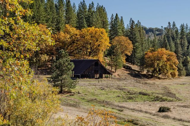 1011 McCarthy Reservoir Rd, Rail Road Flat, CA 95248