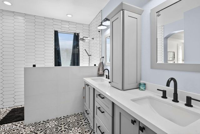 2860 E CAMELLIA Drive, Gilbert, AZ 85296