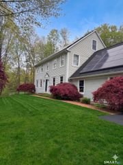 18 Gelding Hill Road, Newtown, CT 06482