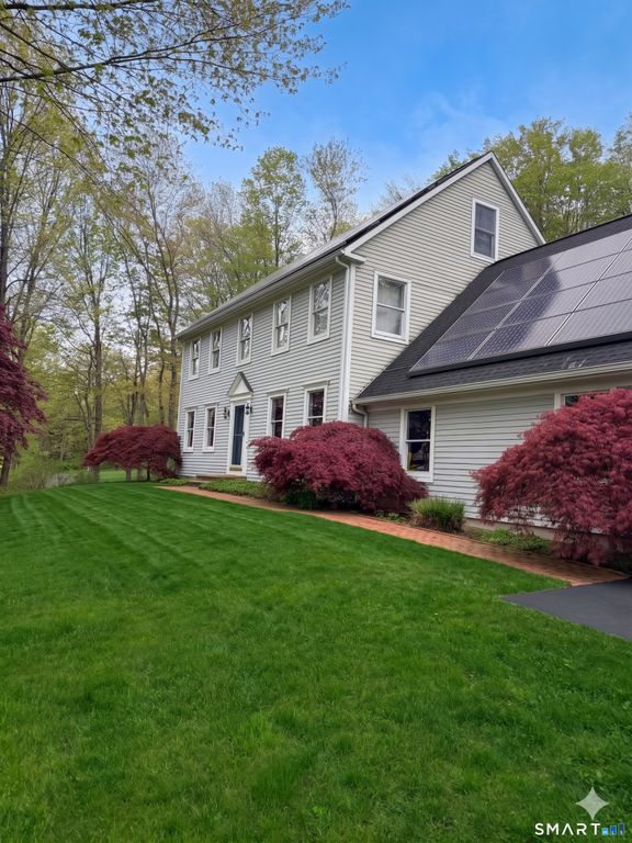 18 Gelding Hill Road, Newtown, CT 06482