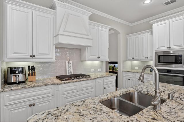 1129 Stonebridge Pass, Gunter, TX 75058