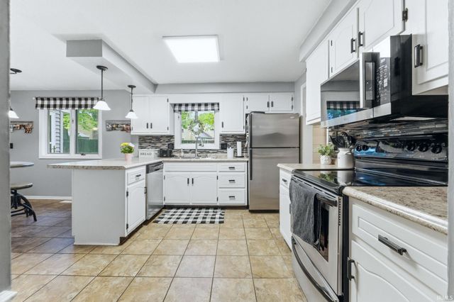 5828 Spring Oak Court, Fort Wayne, IN 46845