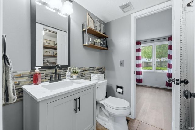 5828 Spring Oak Court, Fort Wayne, IN 46845